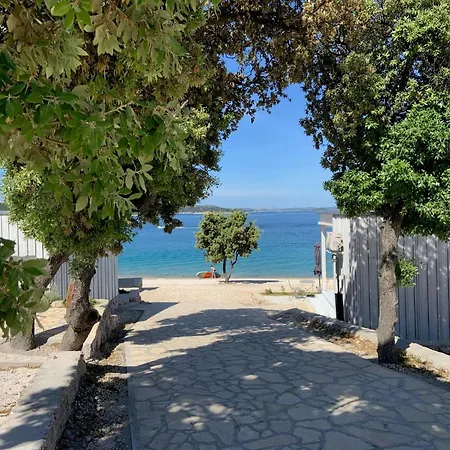 Buqez Drage, 50 Casa vacanze